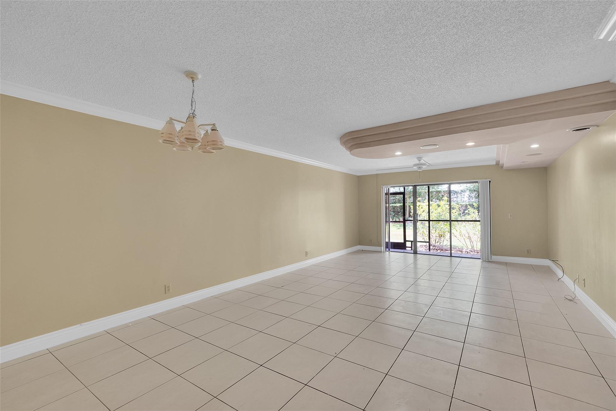 350 Racquet Club Rd
