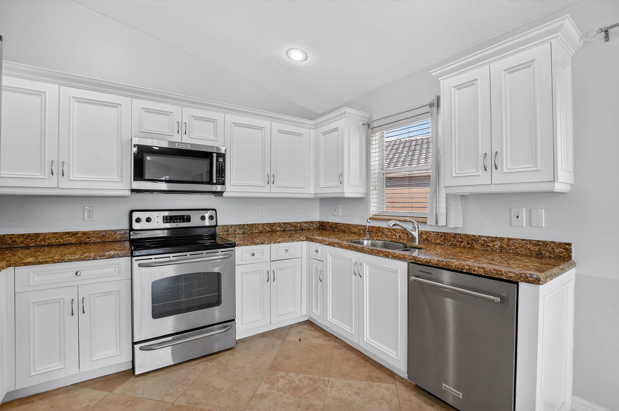 LAKES AT BOCA RATON PAR E - Residential