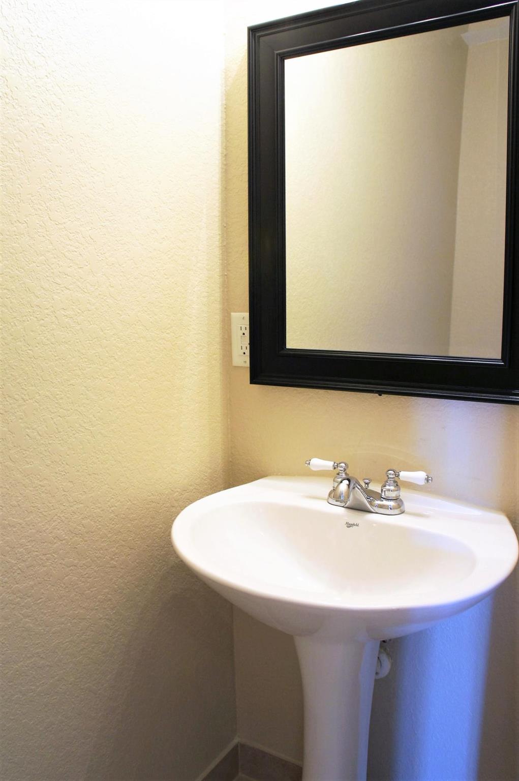 PINEAPPLE VILLAGE 2 - Residential Lease