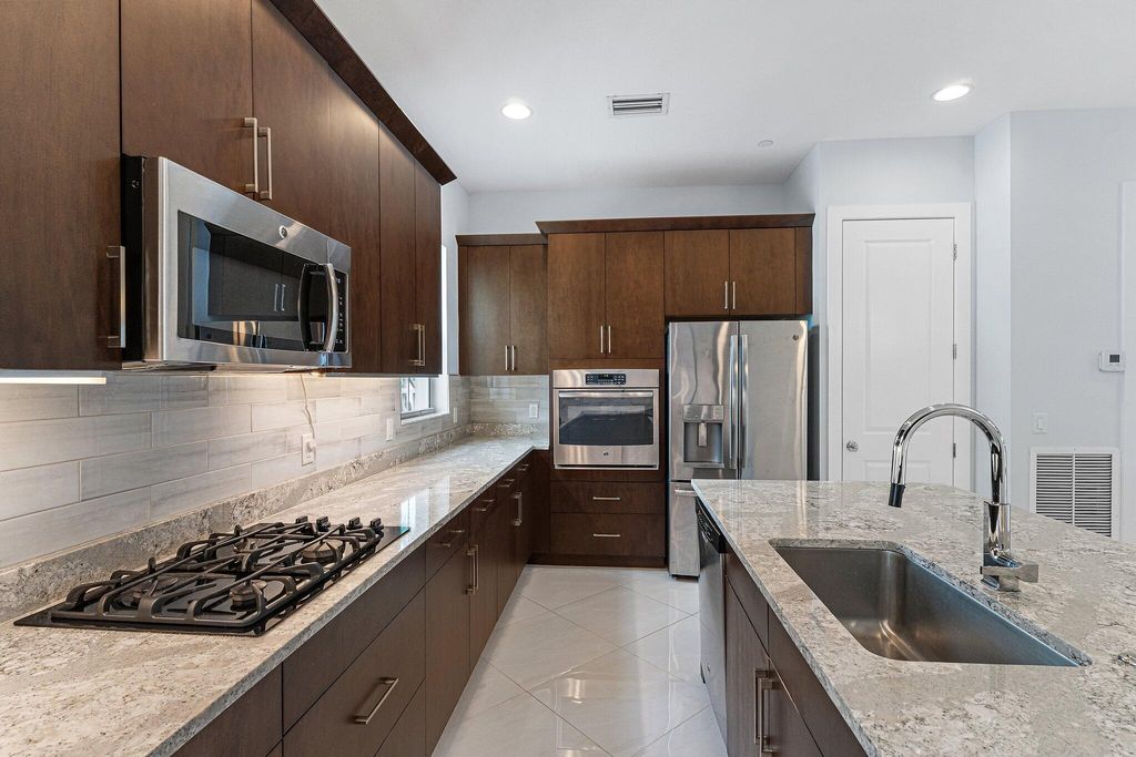 Photo of 7085 Edison Place, Palm Beach Gardens, FL 33418 (MLS # R11154630)