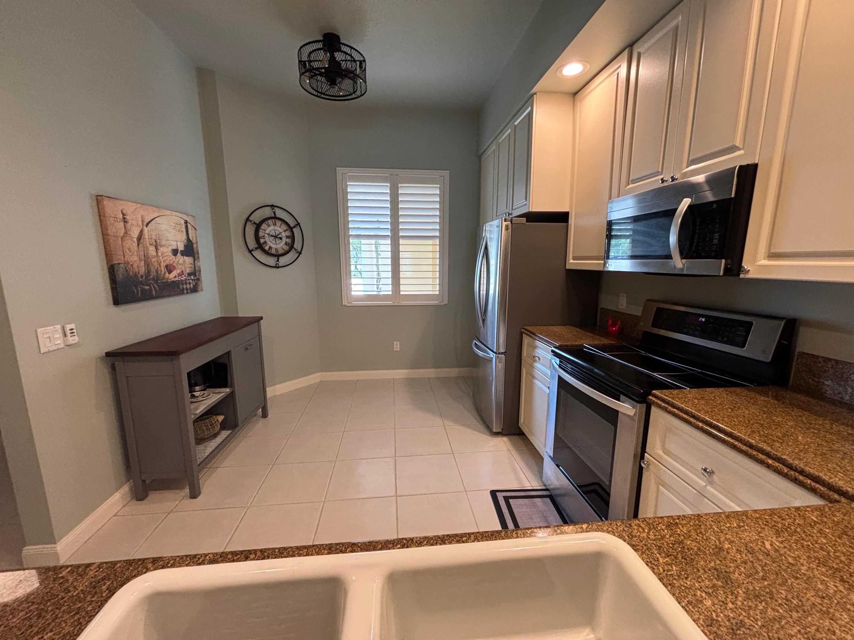HARBOUR ISLE WEST - Residential
