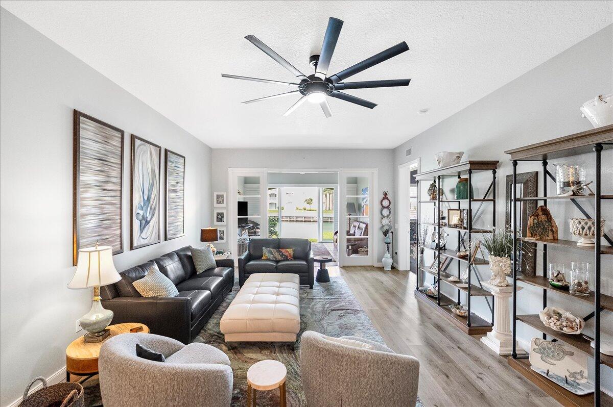 HARBOUR ISLE WEST - Residential