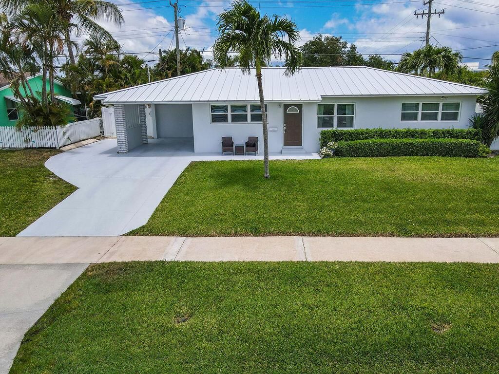 Photo of 405 Gulf Road Rd, North Palm Beach, FL 33408 (MLS # R10808585)