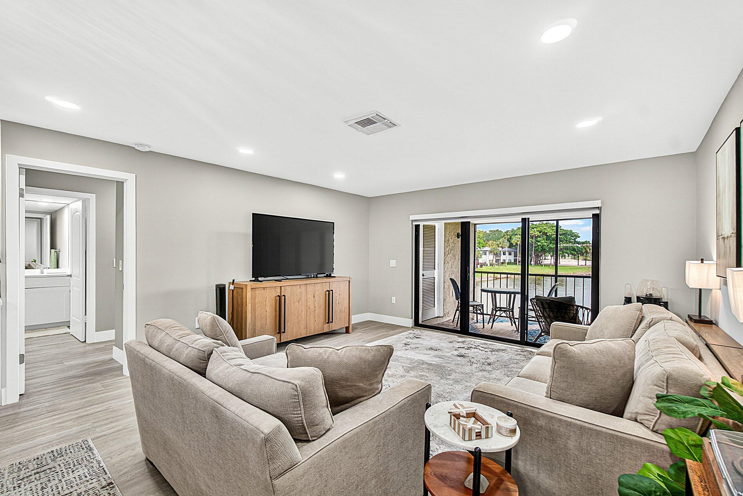 SOUTHPORT AT HUNTERS RUN CONDO - Residential