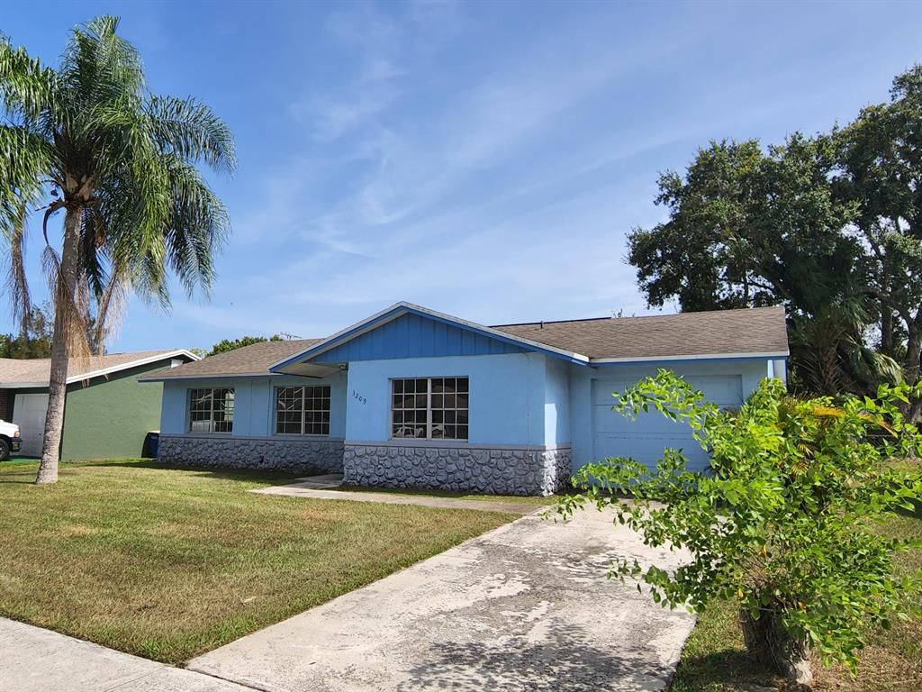 Photo of 3209 Kentucky Avenue Ave, Fort Pierce, FL 34947 (MLS # R10824006)