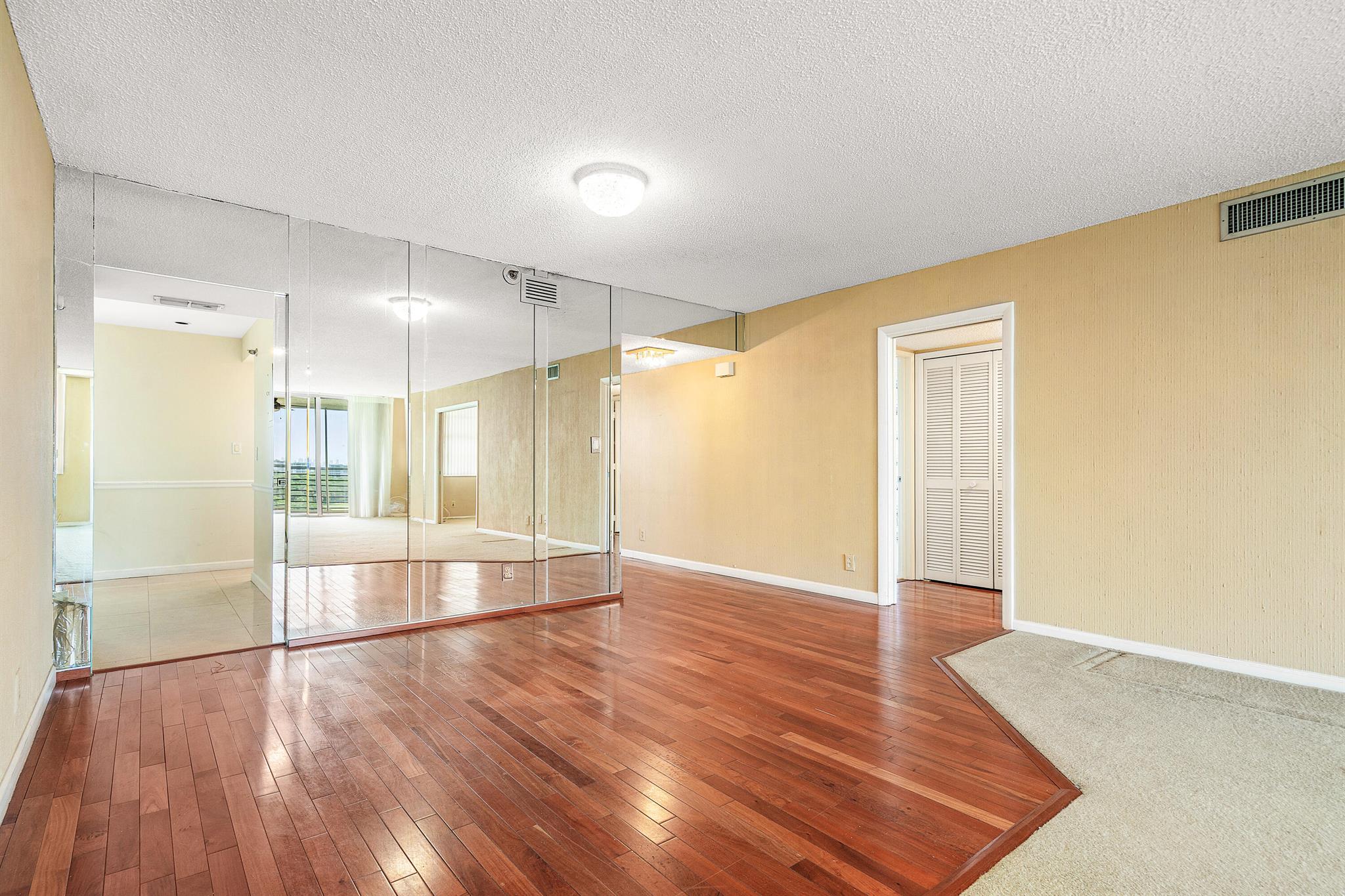 3520 Oaks Way 1004