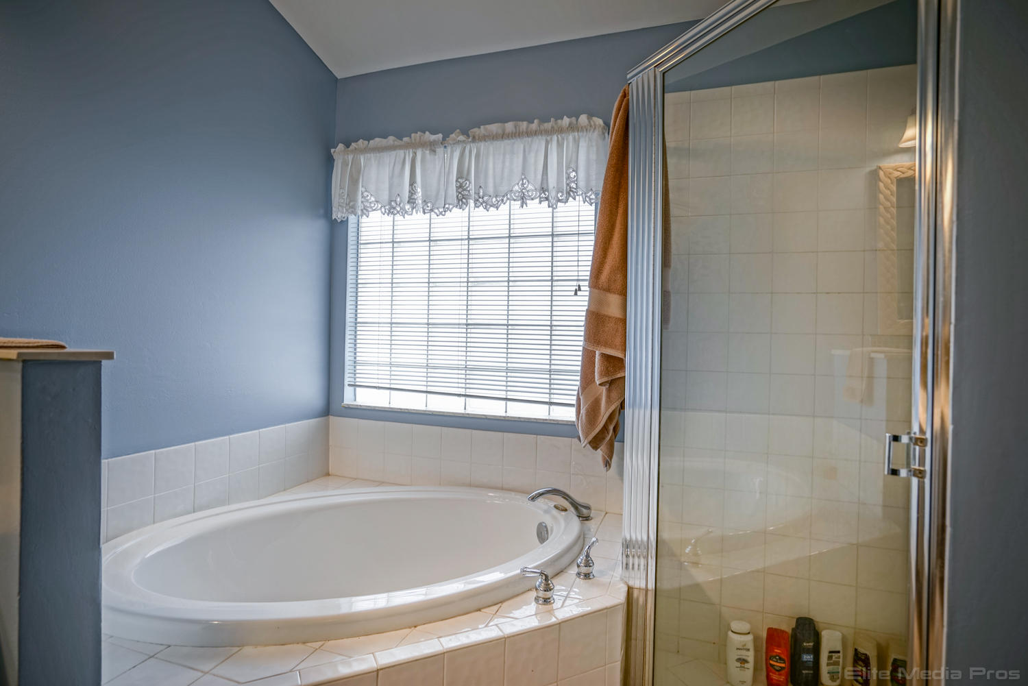 LAKE CHARLESTON - Residential