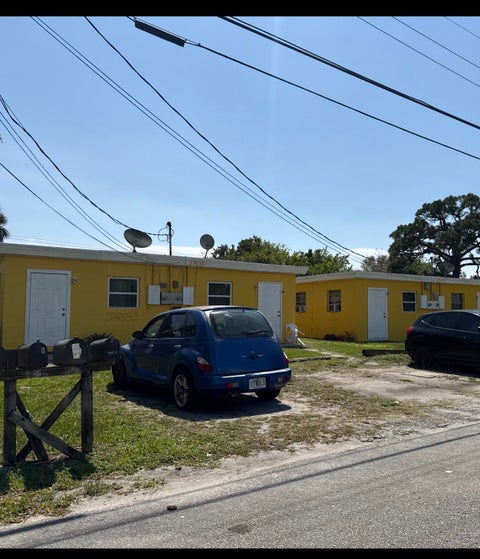 Photo of 2505 Avenue R #B, Fort Pierce, FL 34947 (MLS # B26043423)