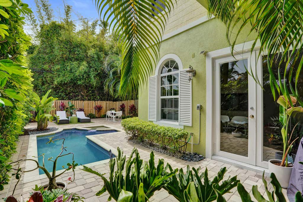 Photo of 2636 NE 9th Avenue #6, Wilton Manors, FL 33334 (MLS # B26036218)