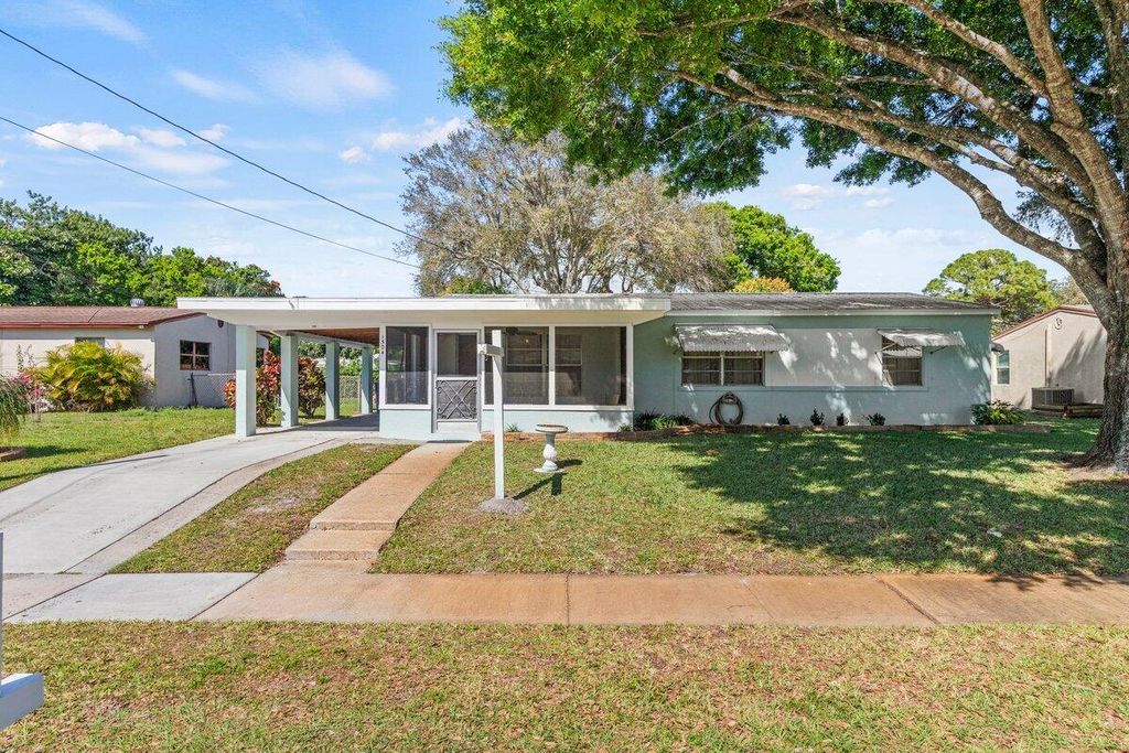 Photo of 1504 Zephyr Avenue, Fort Pierce, FL 34982 (MLS # R10961175)