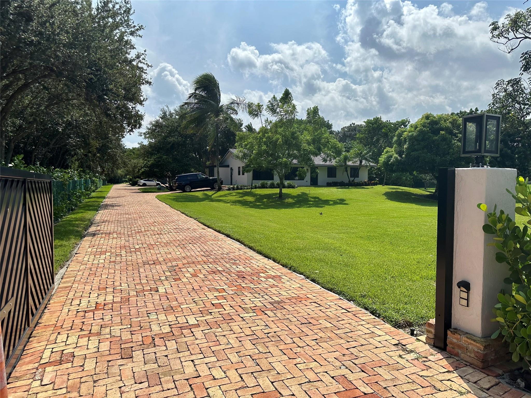 SUNSHINE RANCHES - Residential