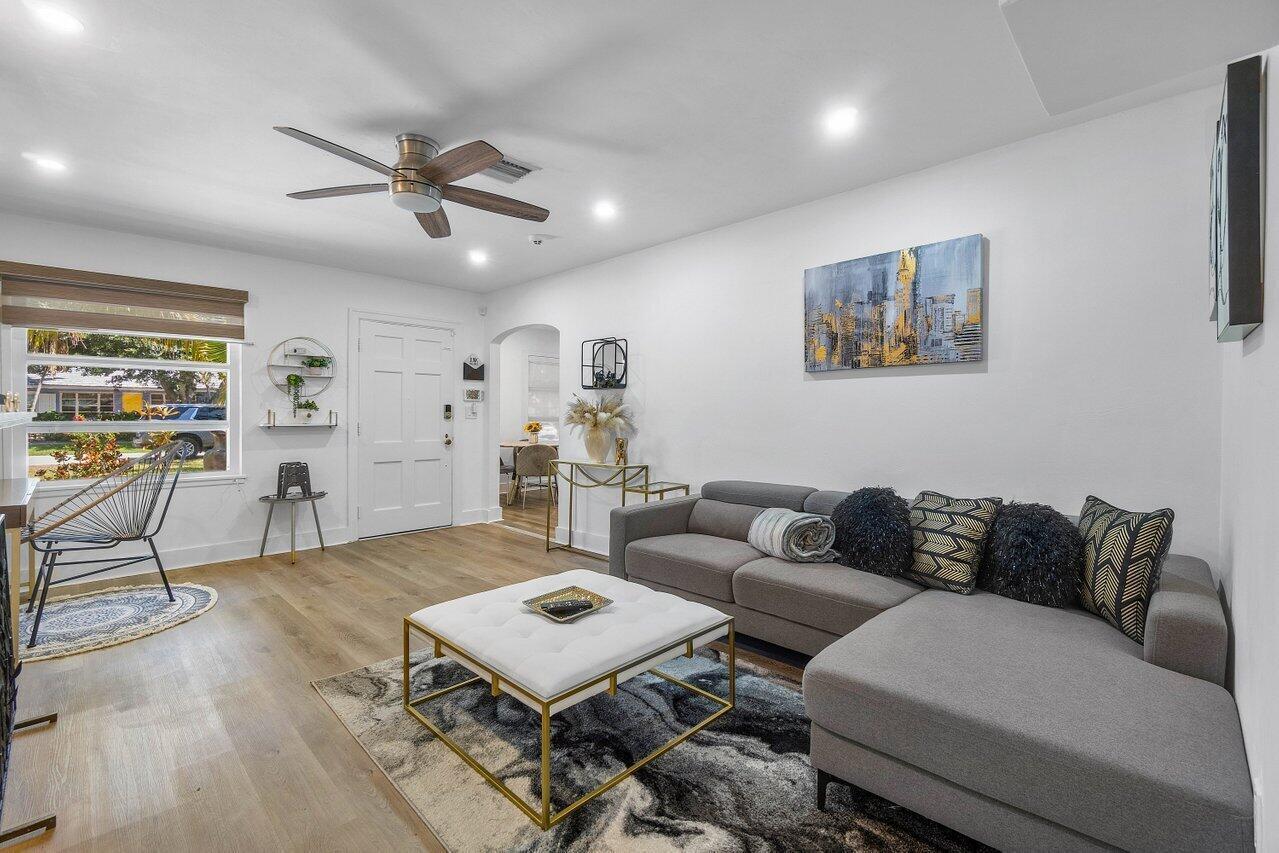 26 NE 10th Street A