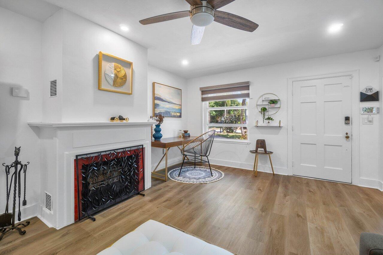 26 NE 10th Street A