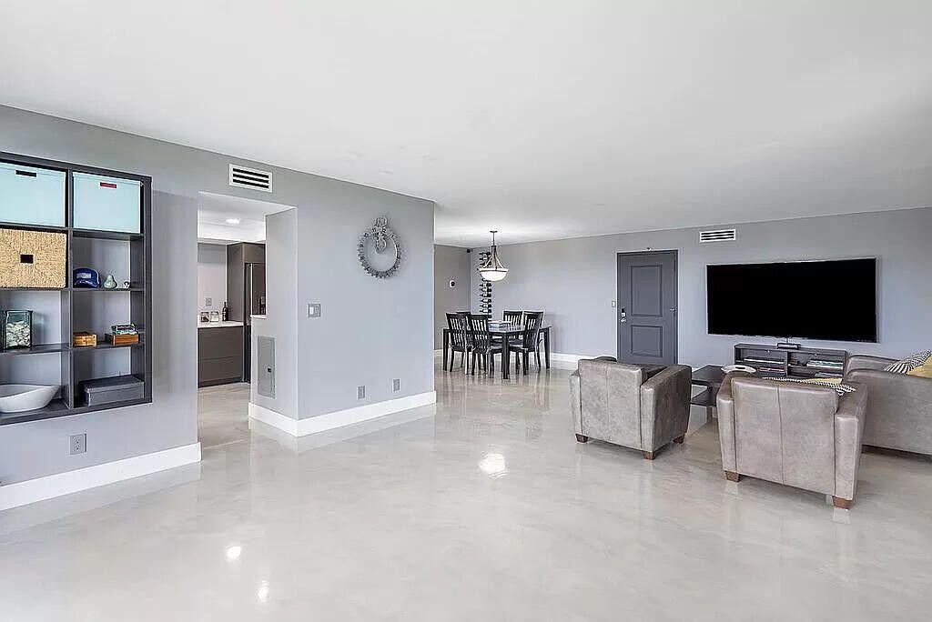 THIRTY TWO HUNDRED CONDO - Residential