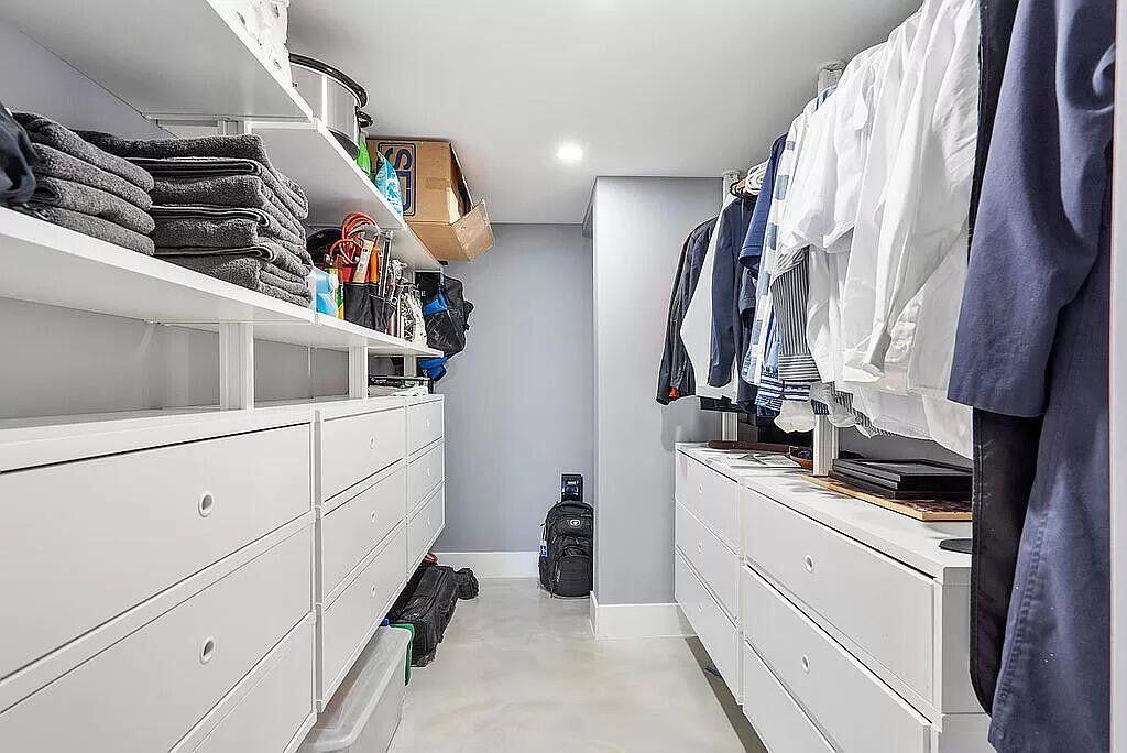 THIRTY TWO HUNDRED CONDO - Residential