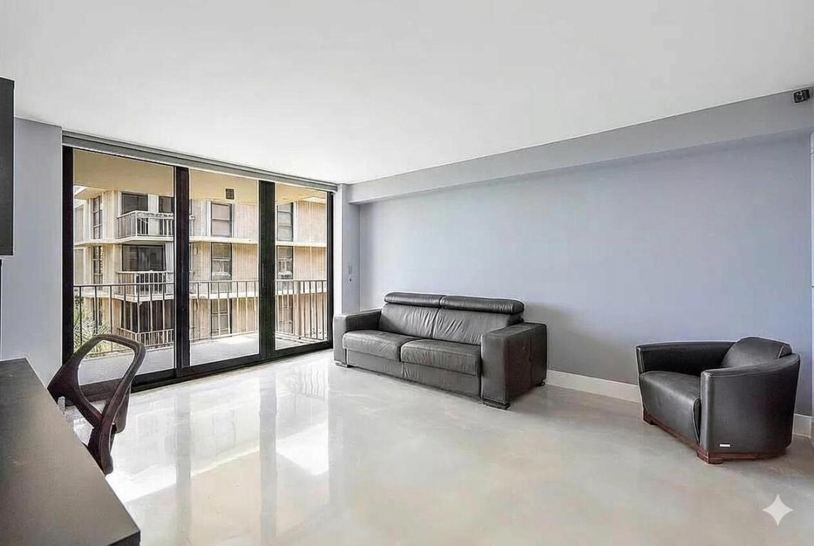 THIRTY TWO HUNDRED CONDO - Residential