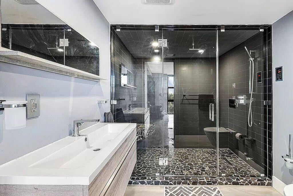 THIRTY TWO HUNDRED CONDO - Residential