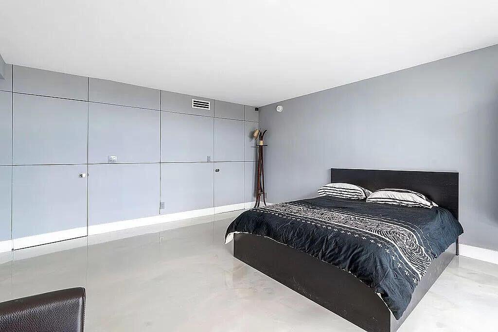 THIRTY TWO HUNDRED CONDO - Residential