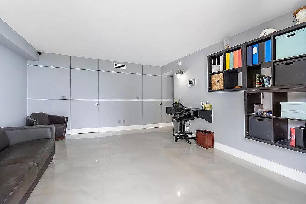 THIRTY TWO HUNDRED CONDO - Residential