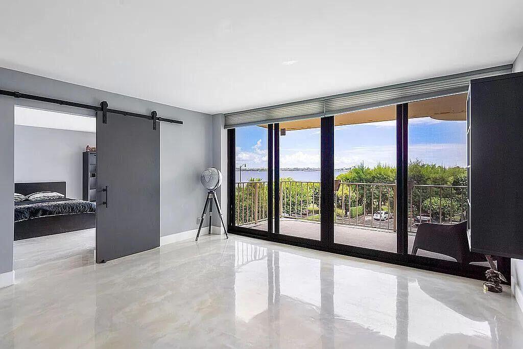 THIRTY TWO HUNDRED CONDO - Residential