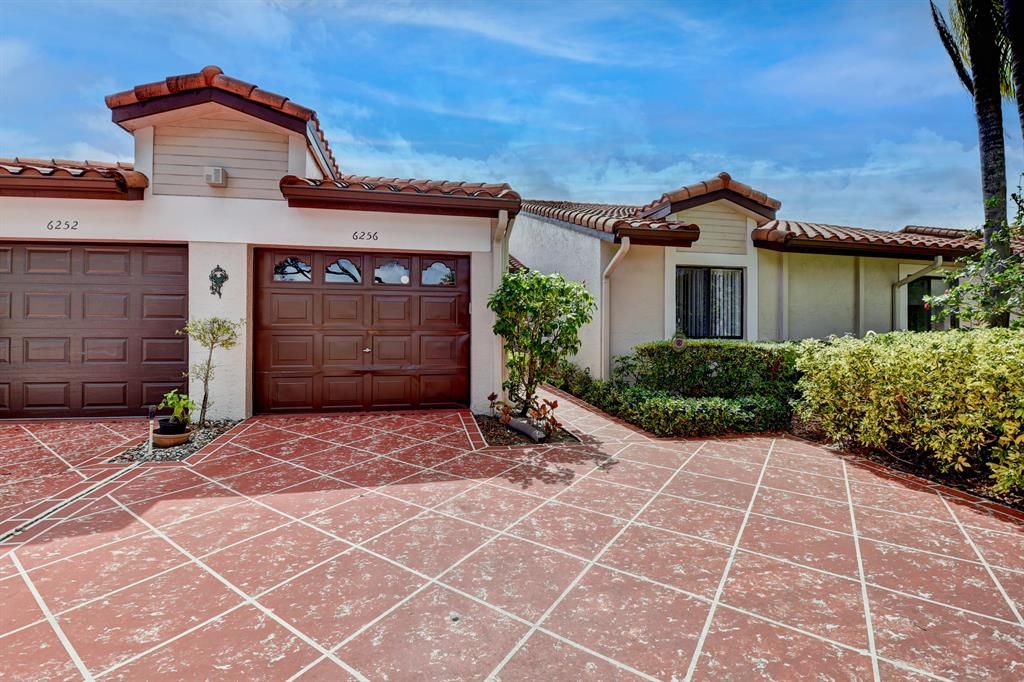 Photo of 6256 Kings Gate Circle #B, Delray Beach, FL 33484 (MLS # R10696590)