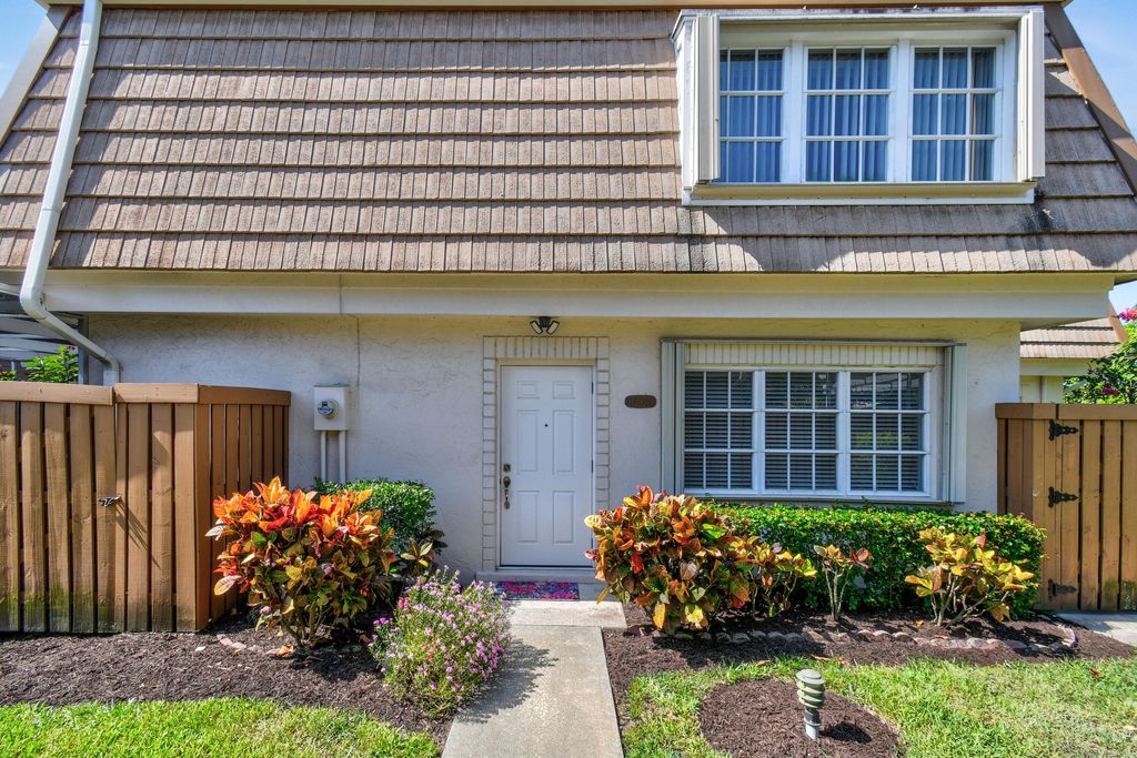 Photo of 11605 Winchester Drive #D, Palm Beach Gardens, FL 33410 (MLS # R10994683)