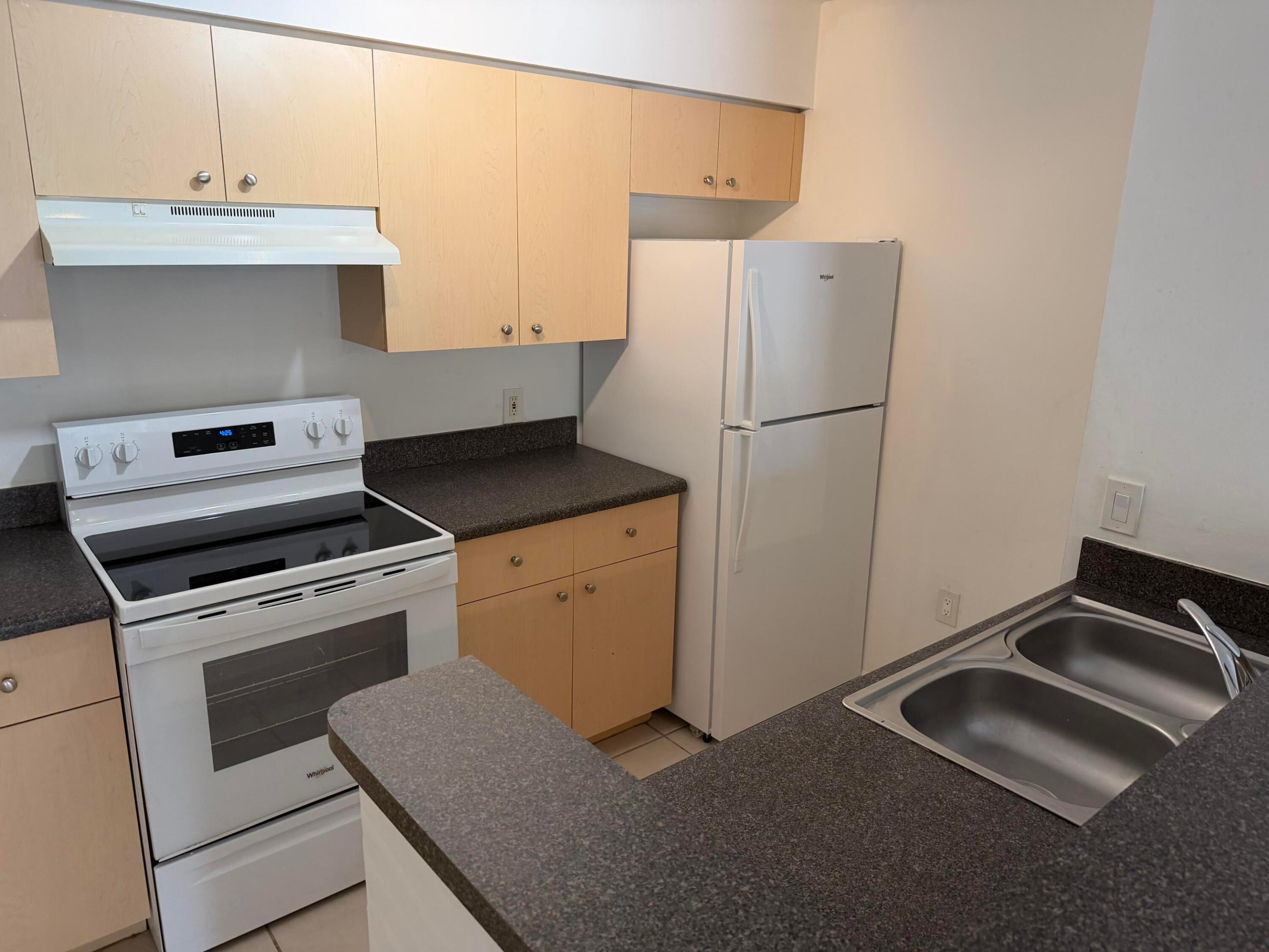 EMERALD ISLE AT LAGUNA LAKES CONDO - Residential