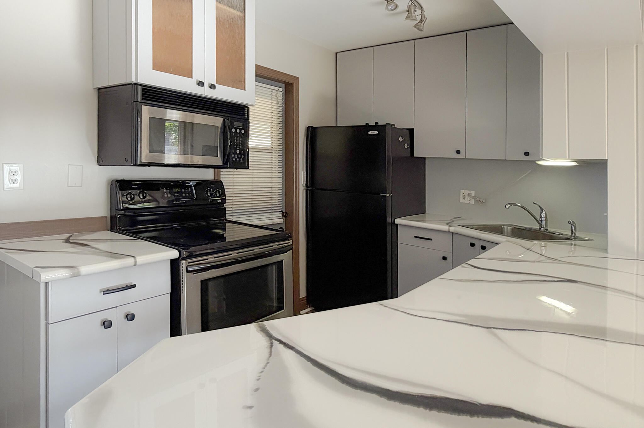 OAKLAND PARK SECOND ADD - Residential Lease