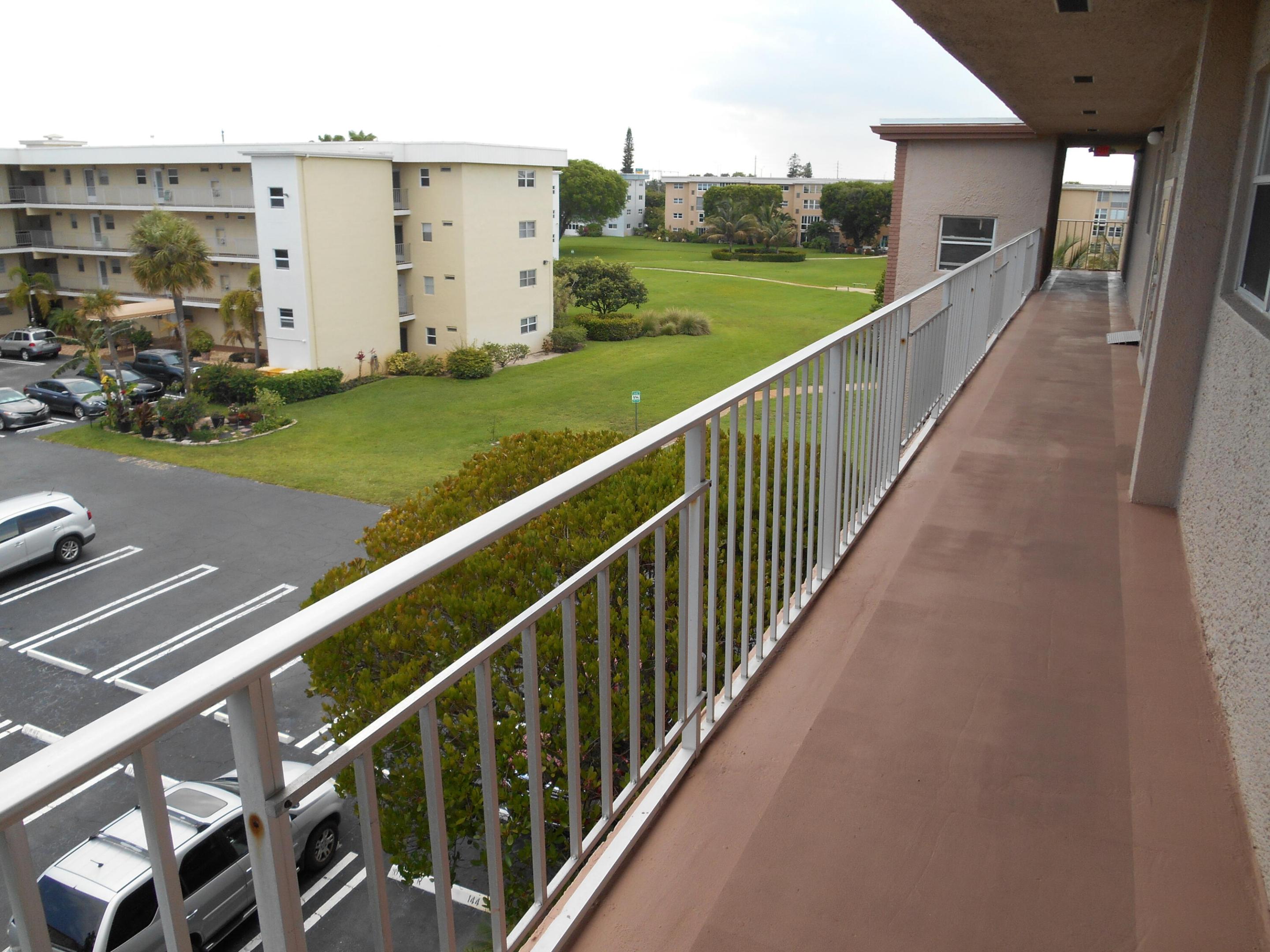 VILLAGE ROYALE ON THE GREEN CONDO - Residential