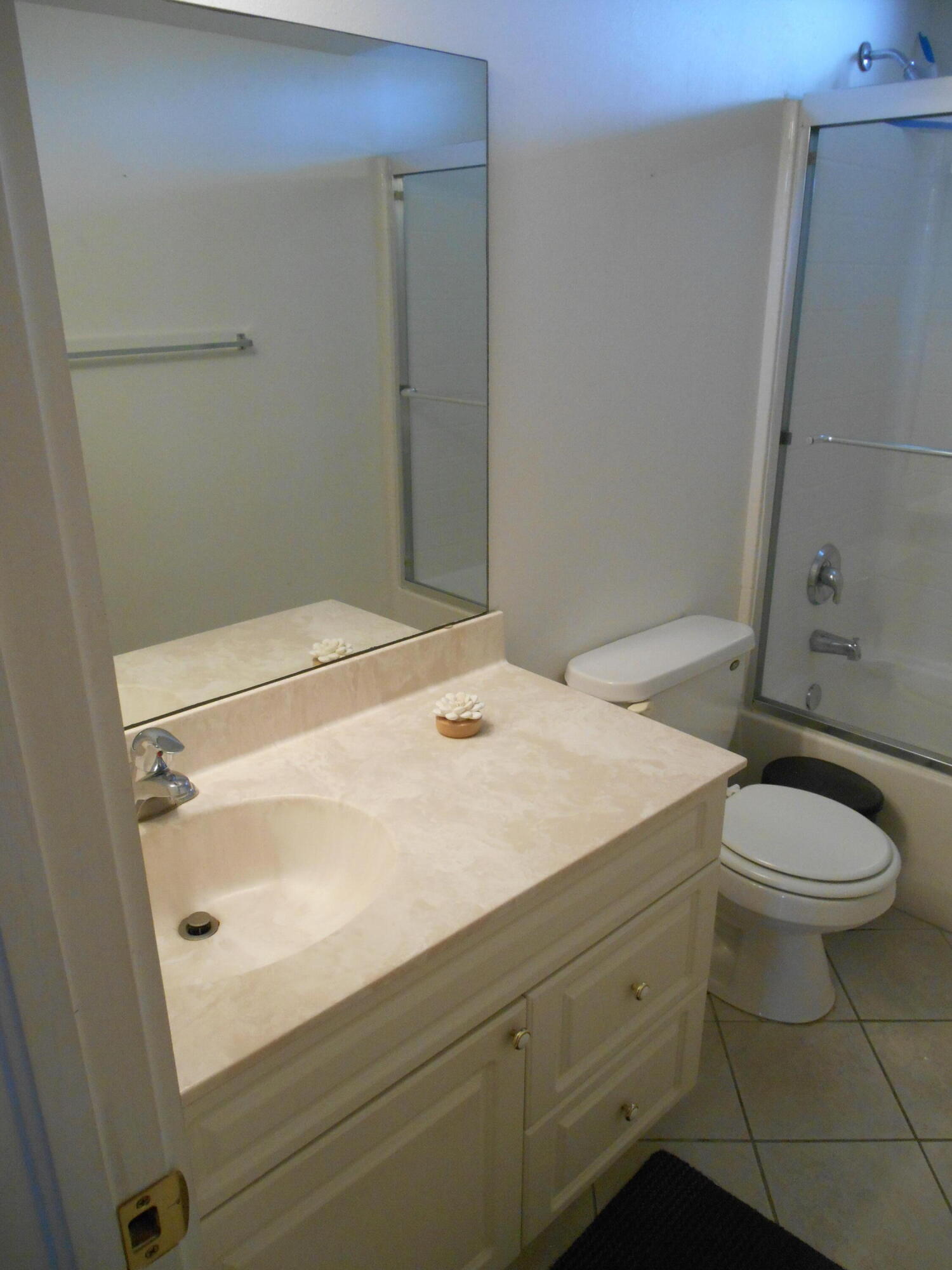 VILLAGE ROYALE ON THE GREEN CONDO - Residential
