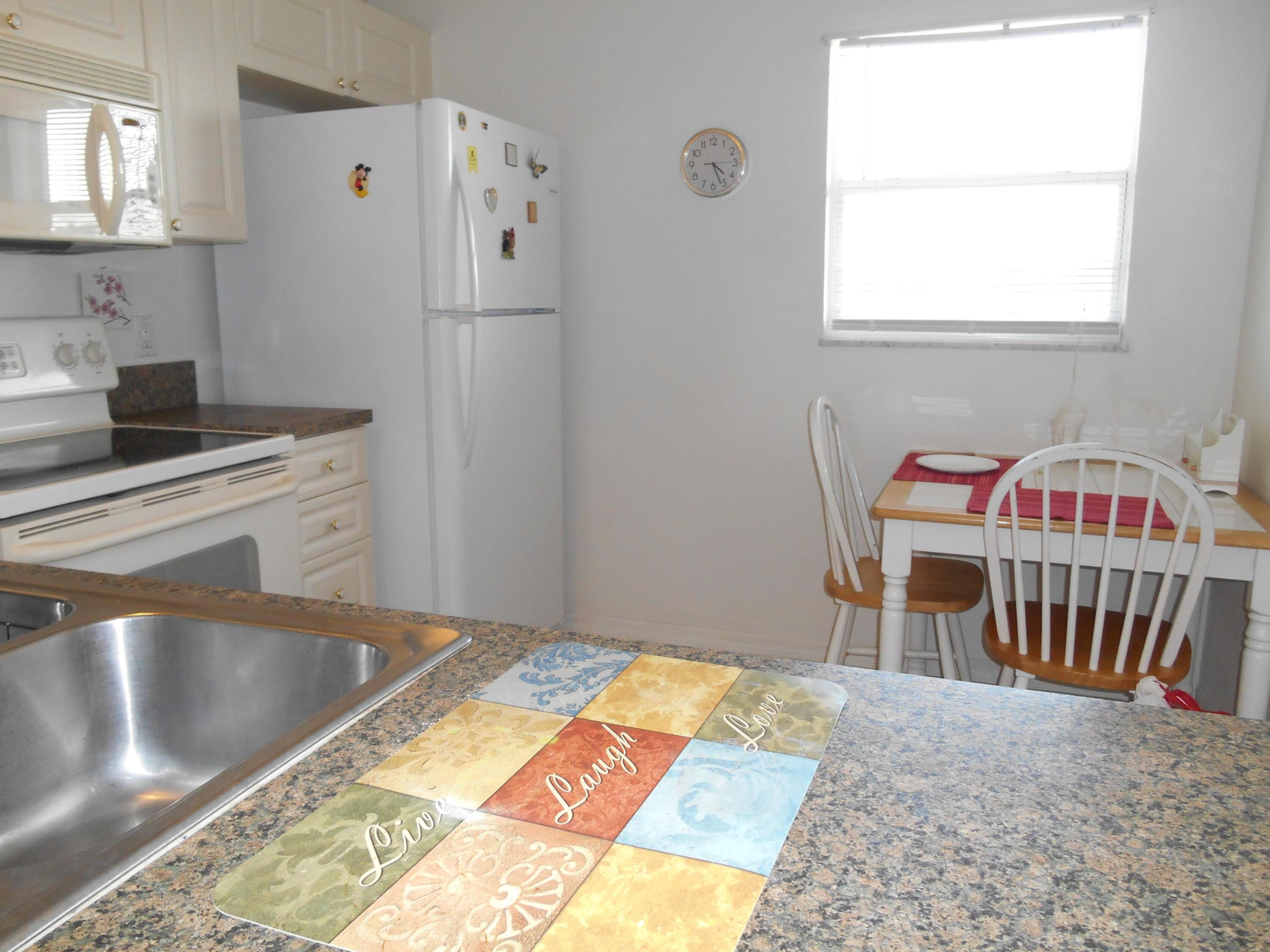 VILLAGE ROYALE ON THE GREEN CONDO - Residential