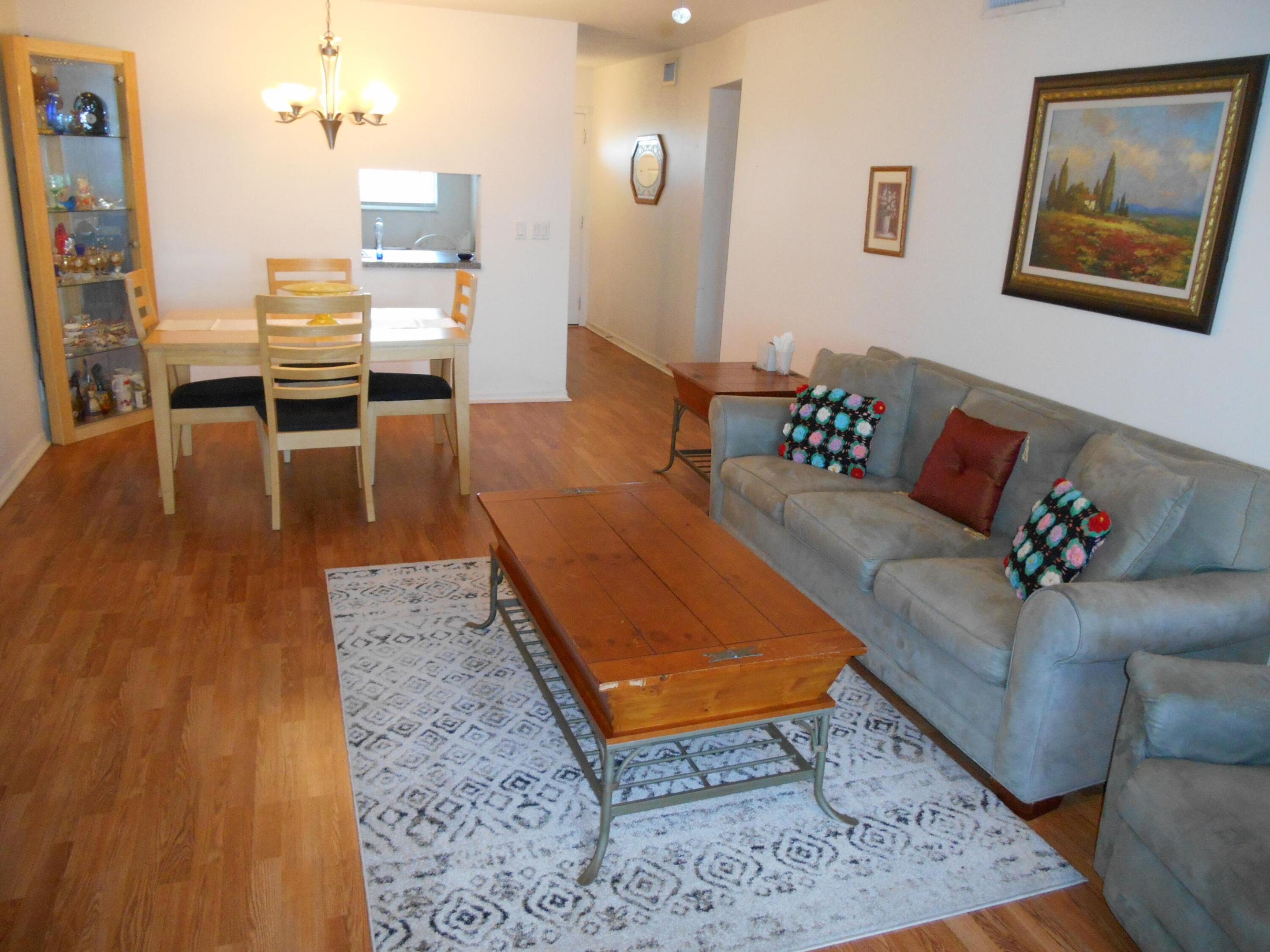 VILLAGE ROYALE ON THE GREEN CONDO - Residential