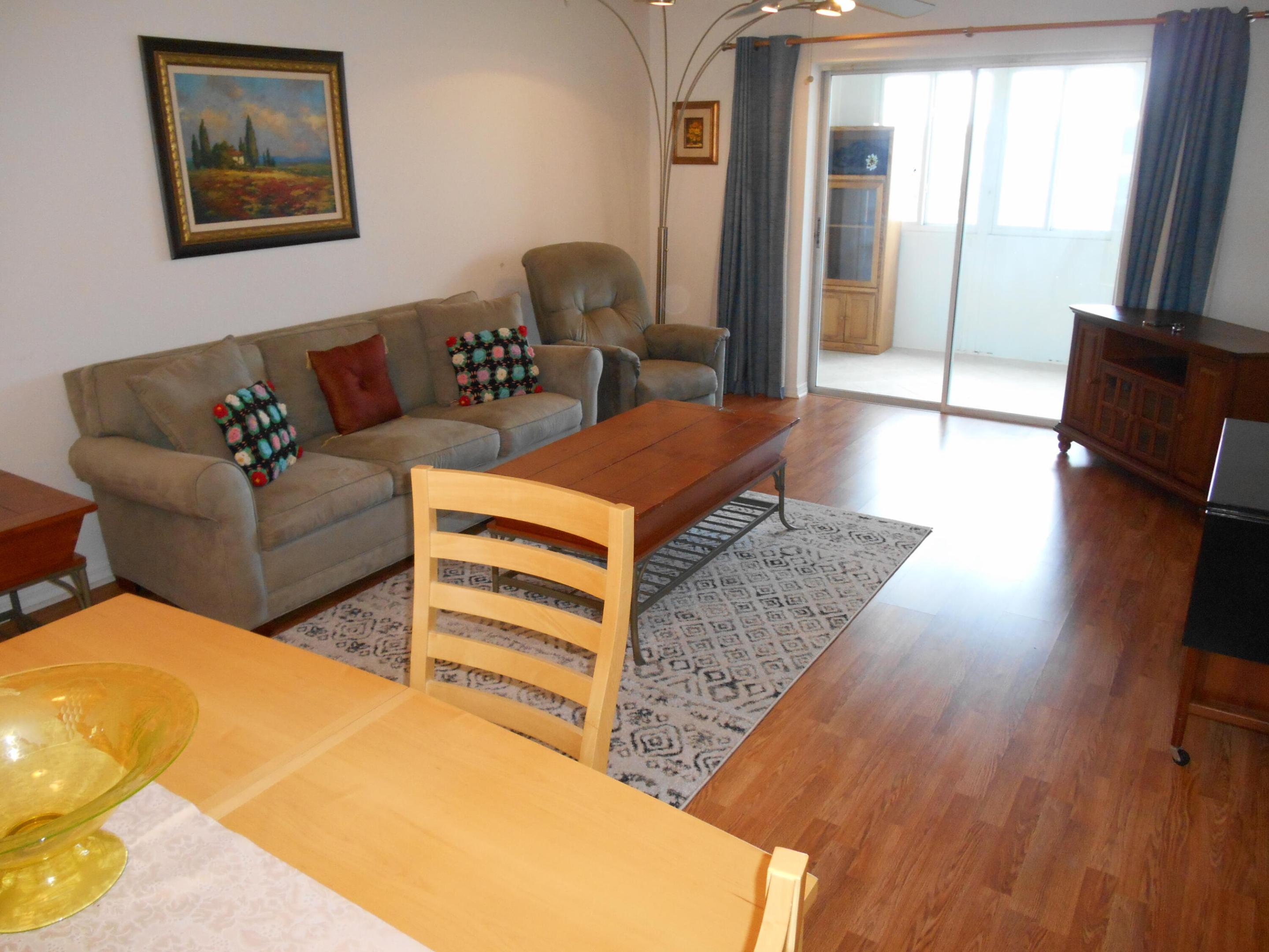 VILLAGE ROYALE ON THE GREEN CONDO - Residential