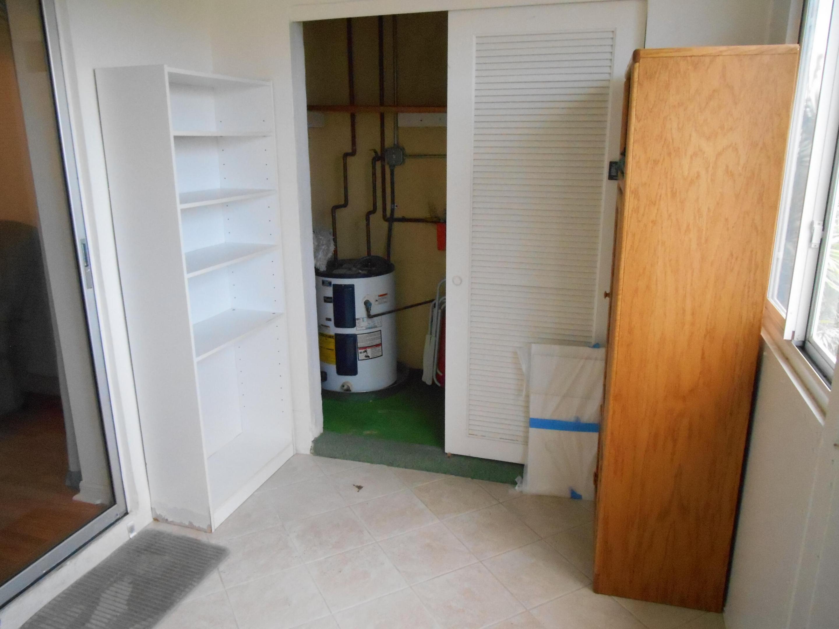 VILLAGE ROYALE ON THE GREEN CONDO - Residential