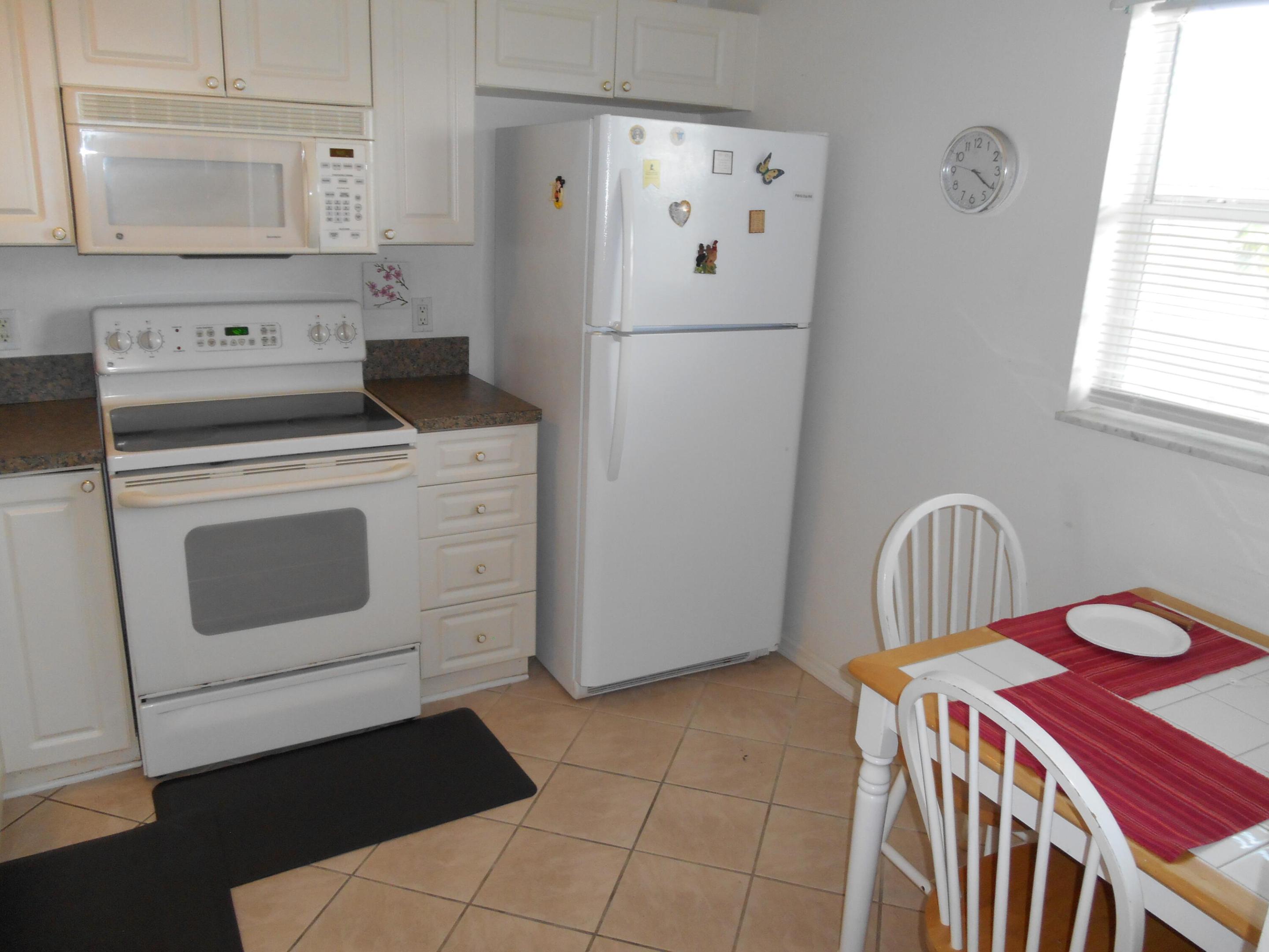 VILLAGE ROYALE ON THE GREEN CONDO - Residential
