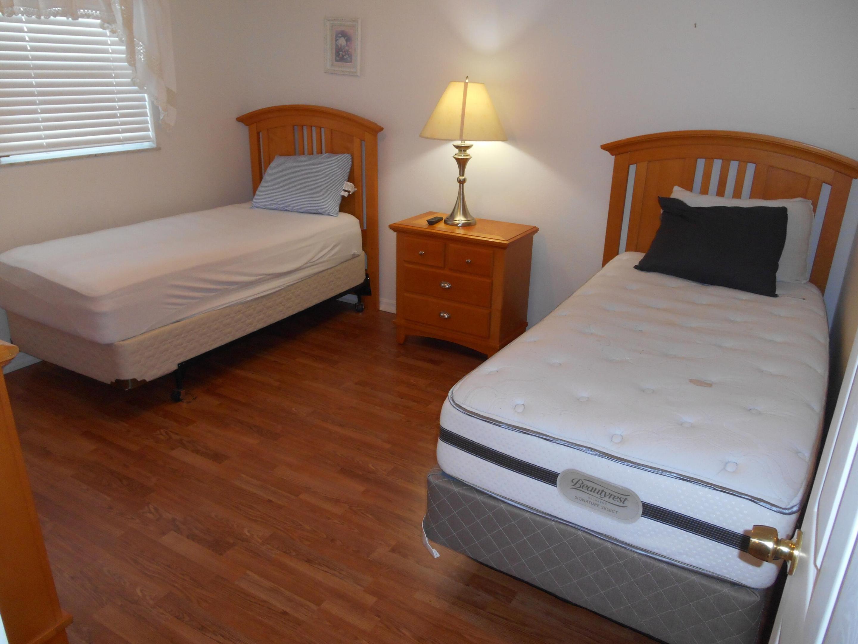 VILLAGE ROYALE ON THE GREEN CONDO - Residential