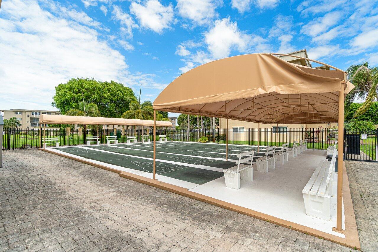 VILLAGE ROYALE ON THE GREEN CONDO - Residential