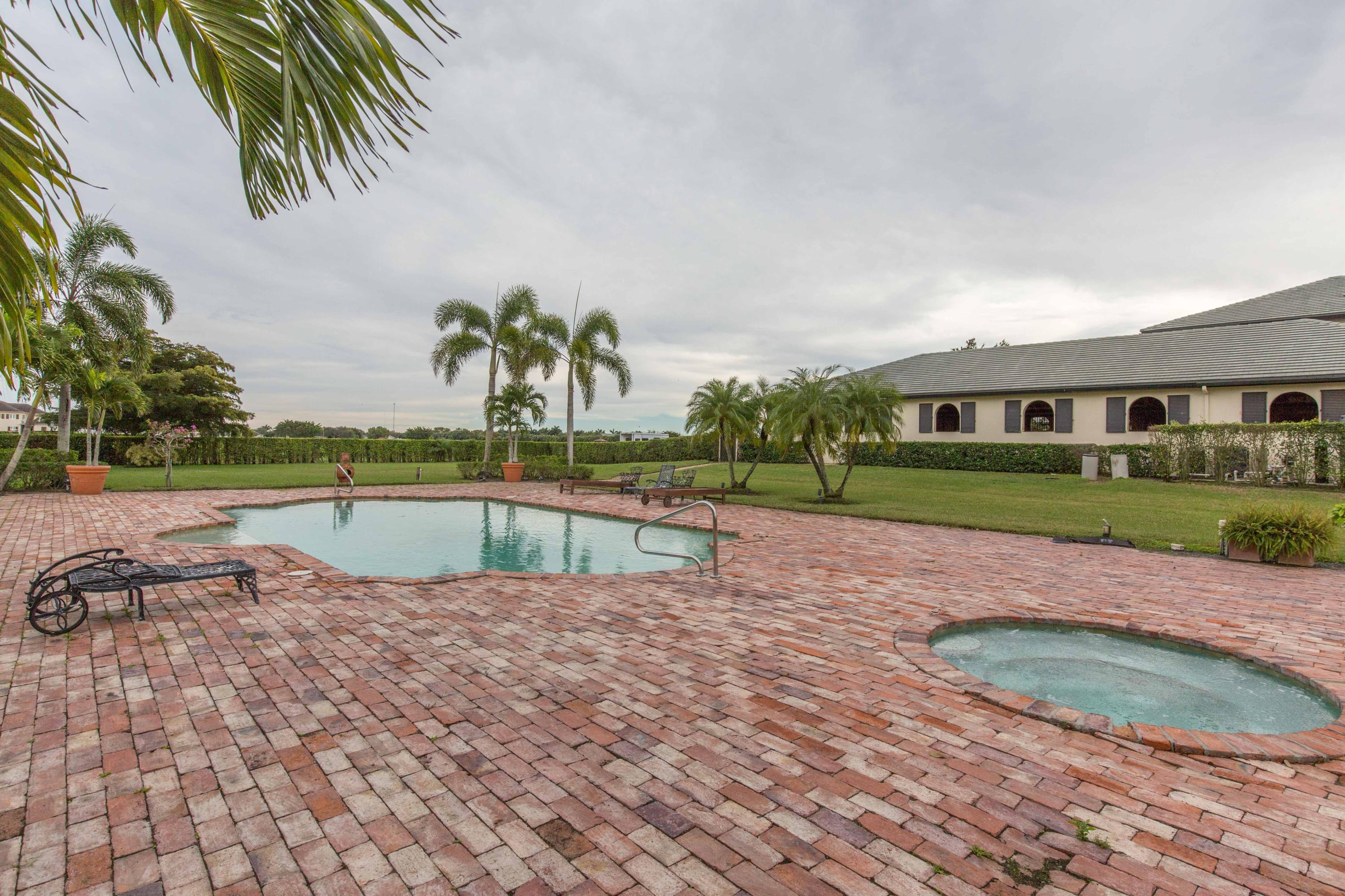 PALM BEACH POINT EAST - Residential