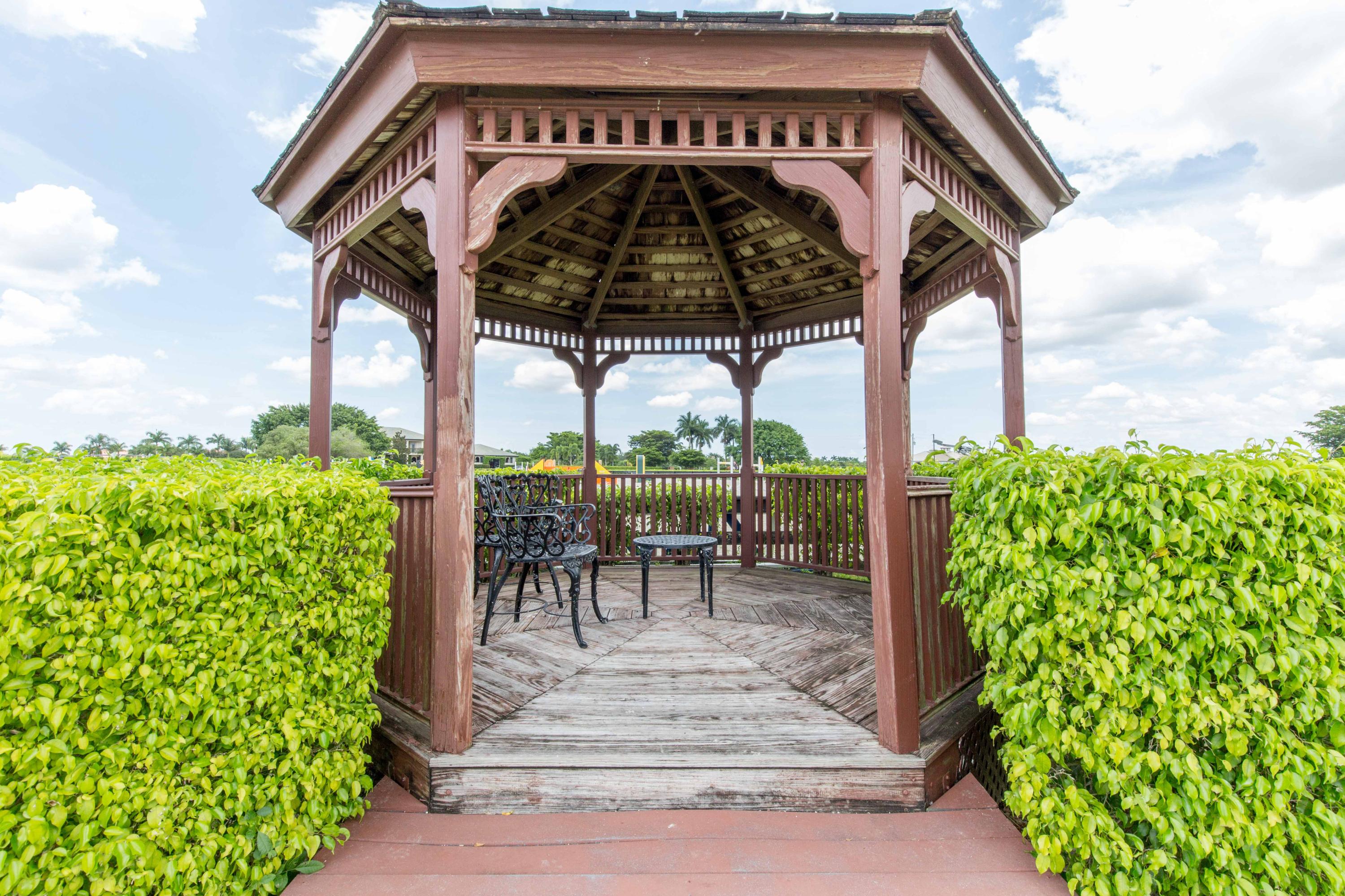 PALM BEACH POINT EAST - Residential