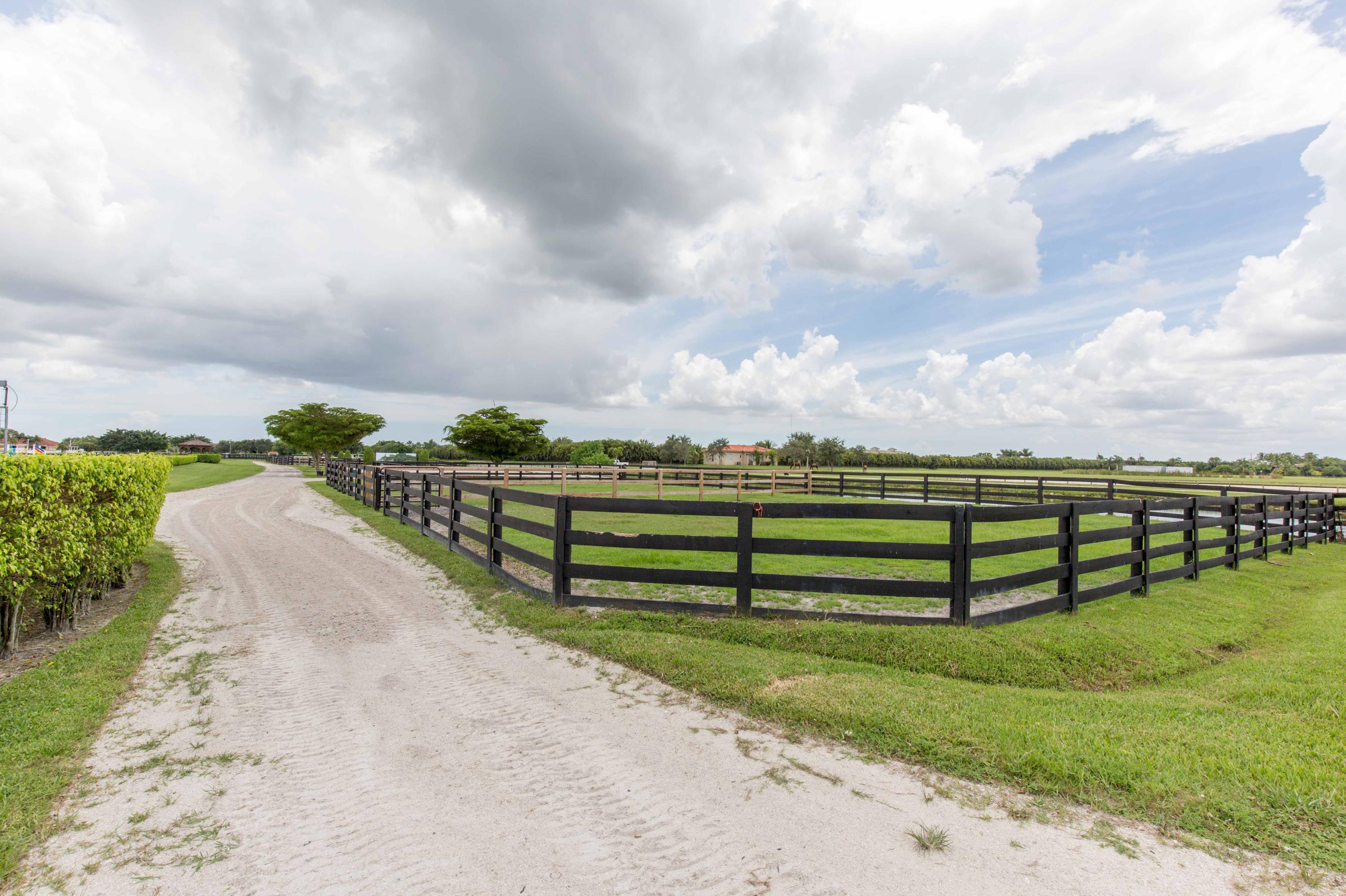 PALM BEACH POINT EAST - Residential