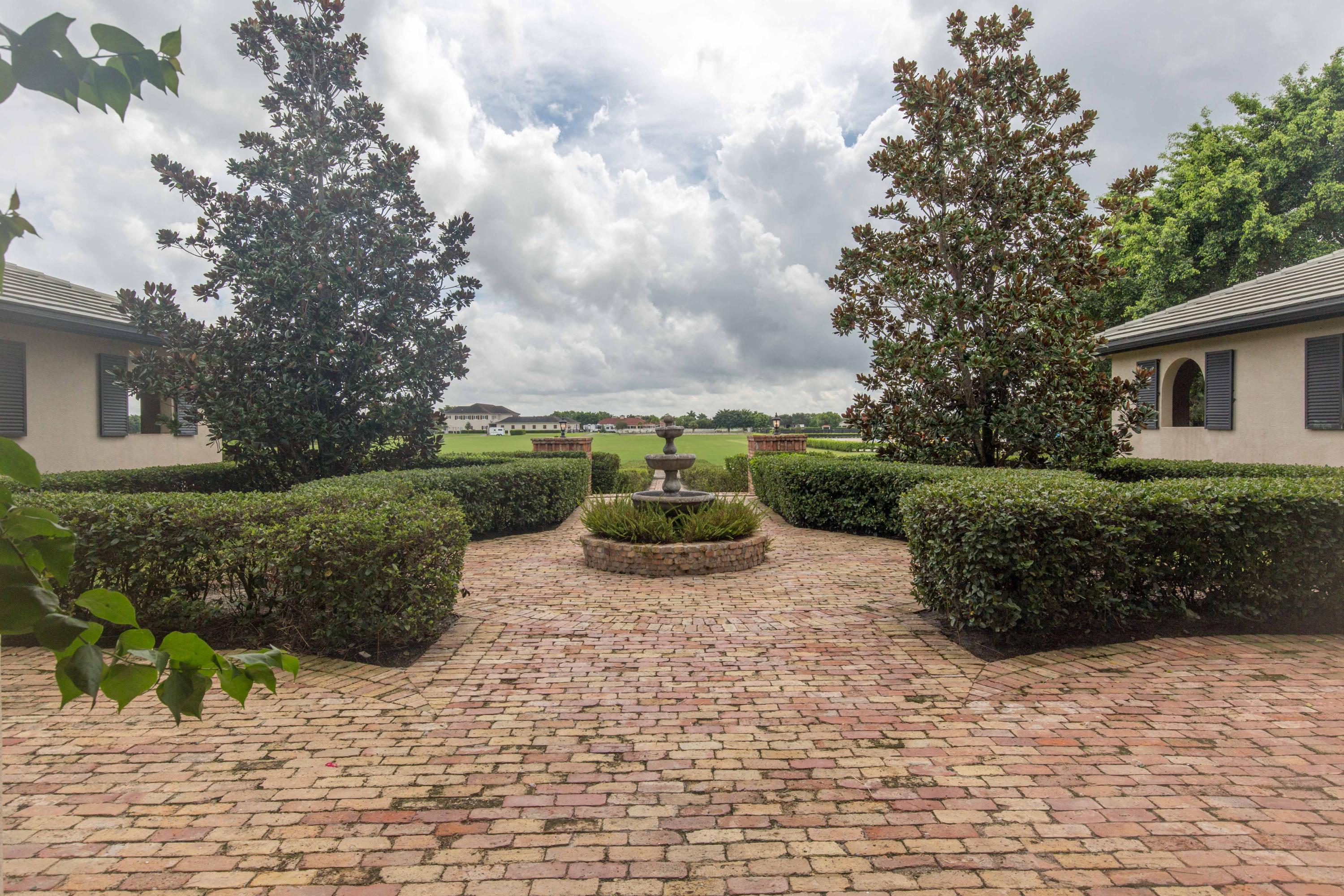 PALM BEACH POINT EAST - Residential