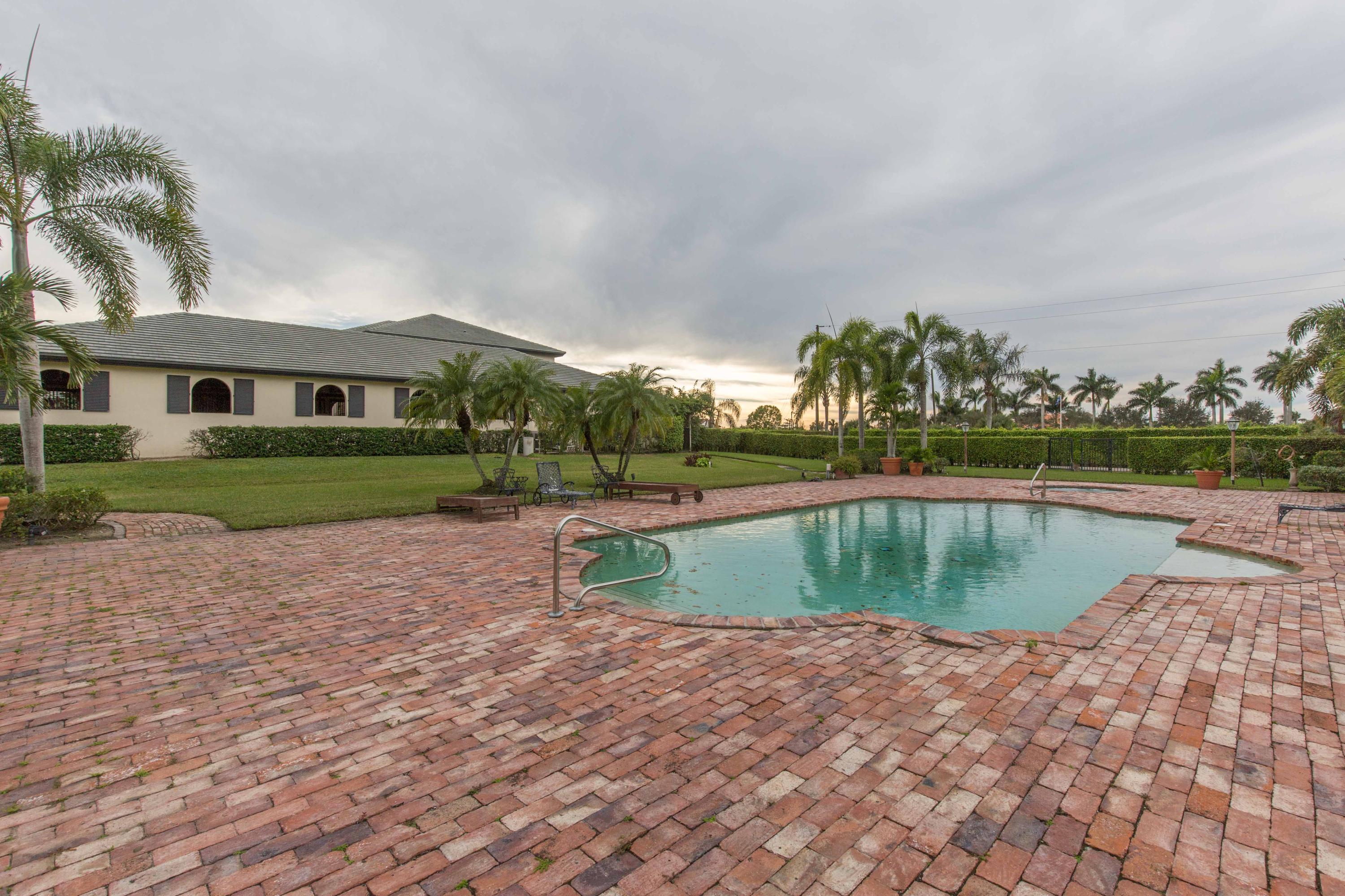 PALM BEACH POINT EAST - Residential