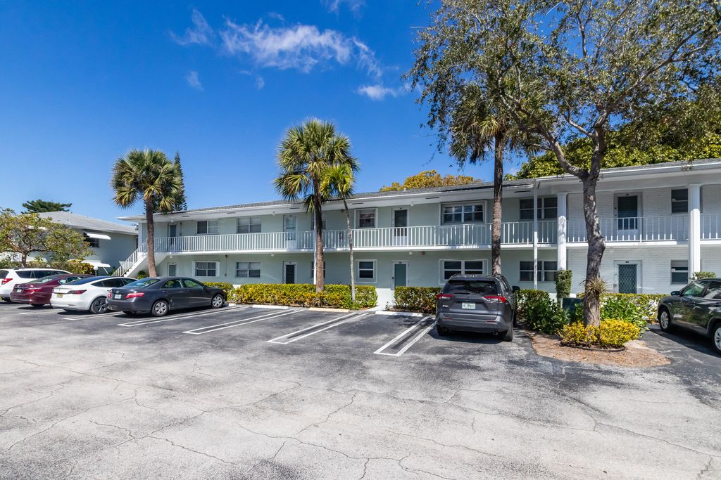 Photo of 2300 NW 22nd Avenue #Unit 112, Delray Beach, FL 33445 (MLS # F10556339)