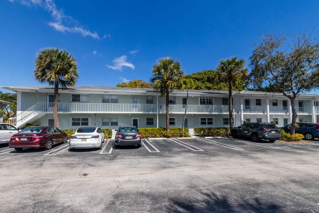 Photo of 2300 NW 22nd Avenue #Unit 112, Delray Beach, FL 33445 (MLS # F10556339)