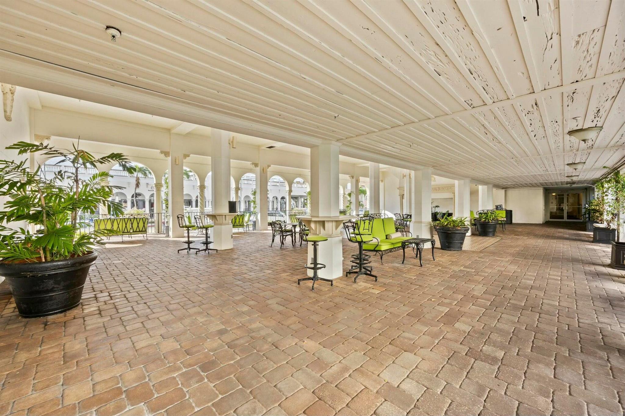 PALM BEACH HOTEL COND DEC - Residential