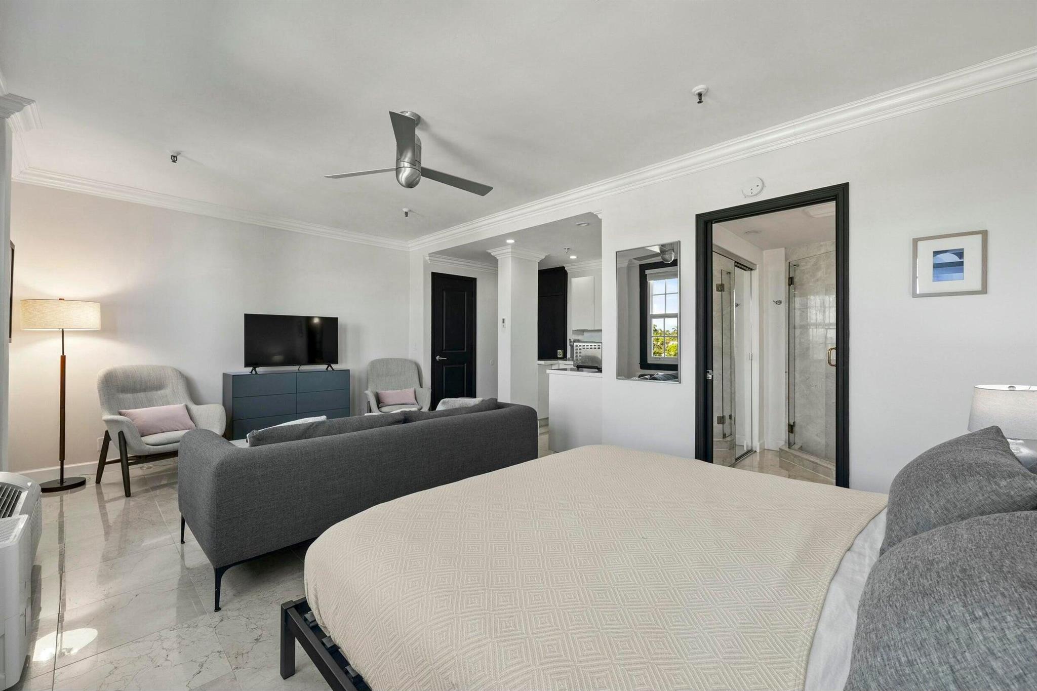 PALM BEACH HOTEL COND DEC - Residential