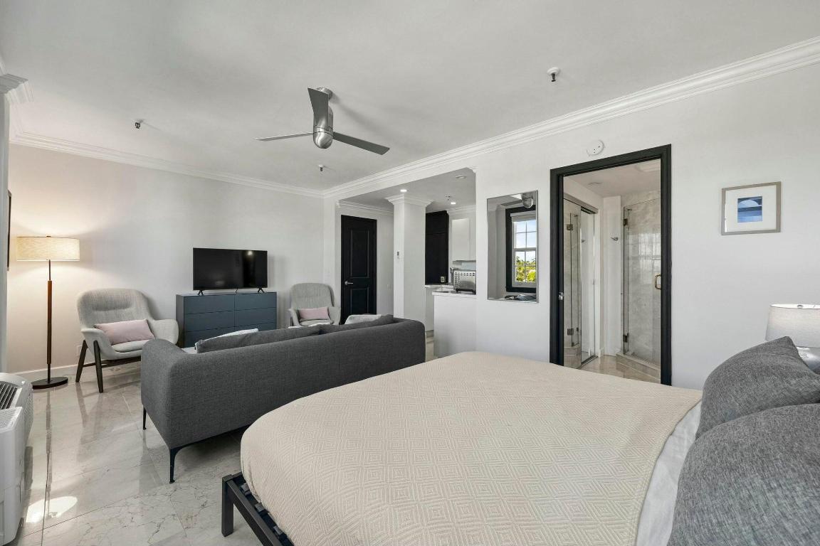 PALM BEACH HOTEL COND DECL 2-12-81 - Residential