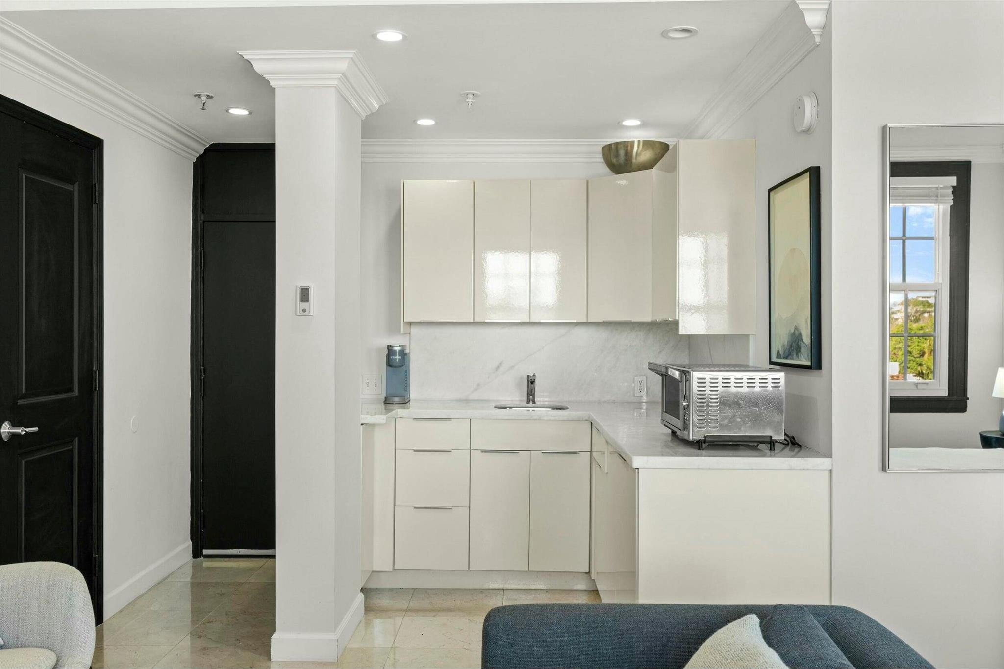 PALM BEACH HOTEL COND DEC - Residential