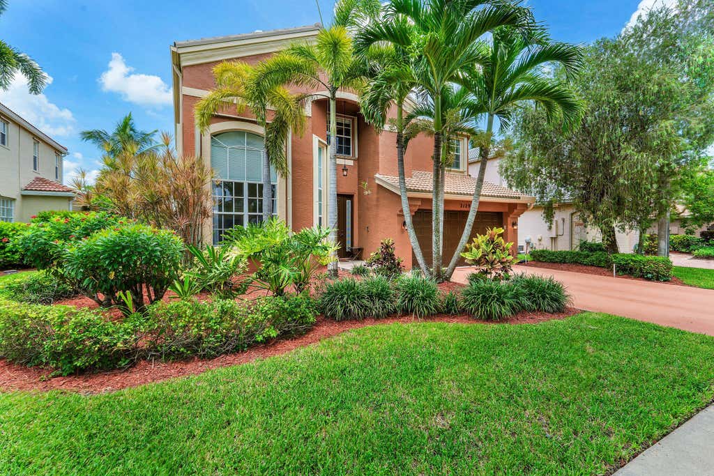 Photo of 2129 RESTON Circle, Royal Palm Beach, FL 33411 (MLS # B26058570)