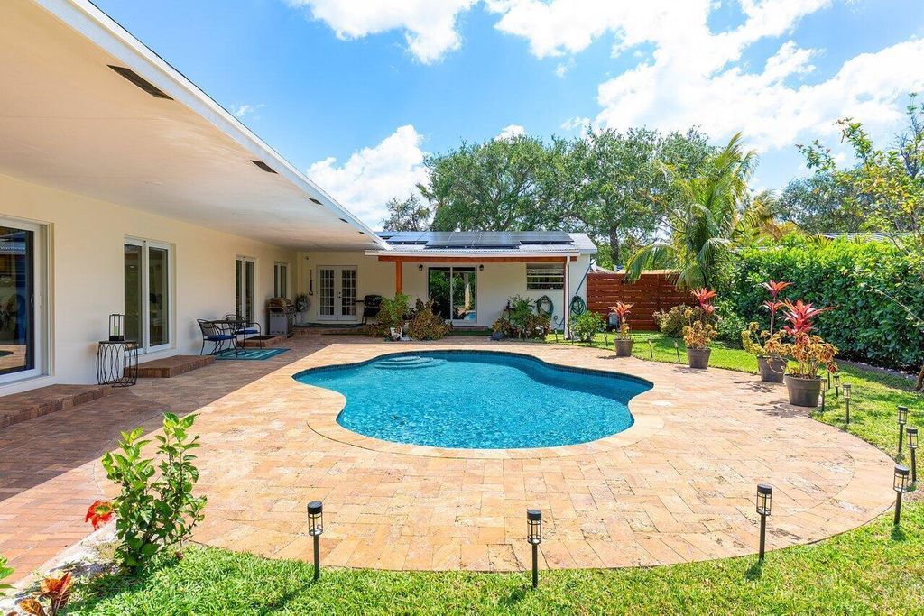 Photo of 1650 NE 3rd Avenue, Delray Beach, FL 33444 (MLS # B26018069)